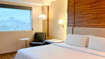 Roupas de cama premium, cofres nos quartos, escrivaninha