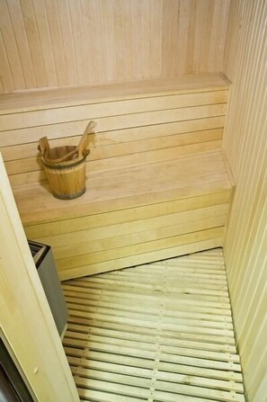 Suite | Bathroom | Free toiletries, hair dryer, towels - Monte Kristo Hotel (Riga)