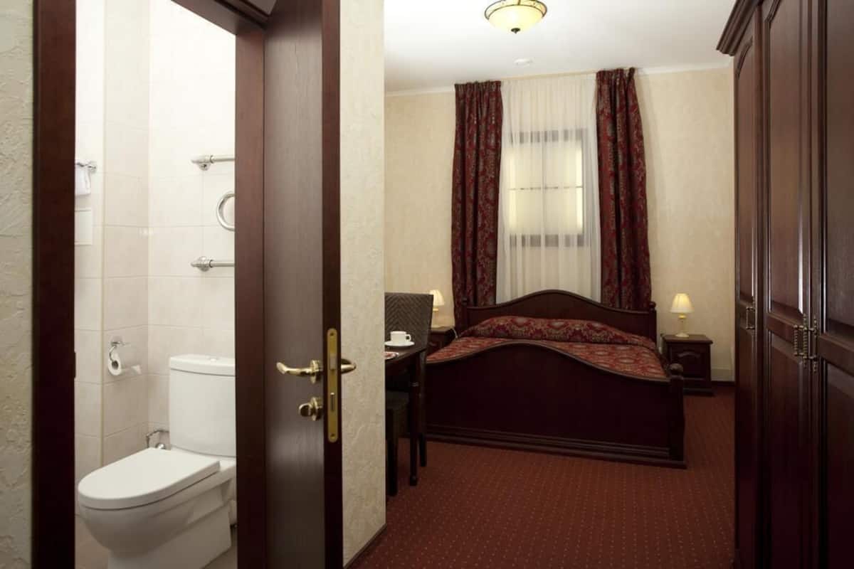 Minibar, in-room safe, desk, blackout drapes
