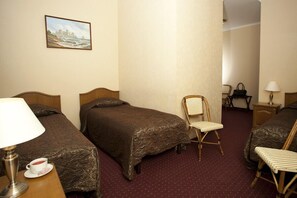 Quarto triplo, 3 camas de solteiro | Vista do quarto