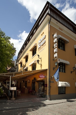 Exterior. Monte Kristo Hotel
