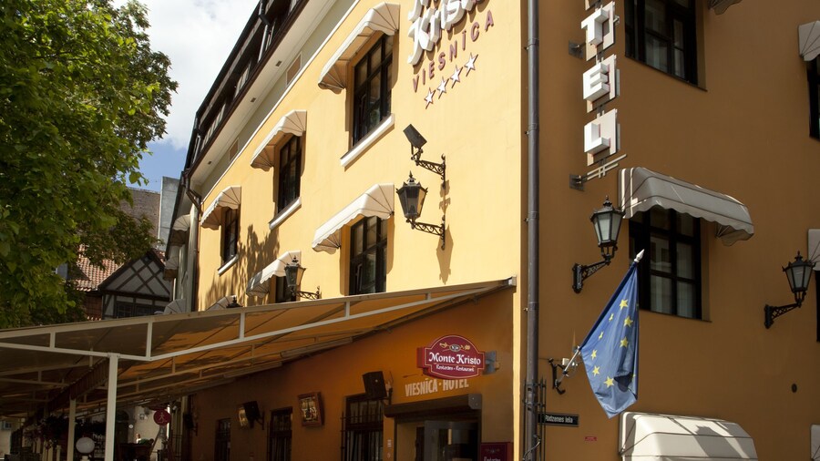 Monte Kristo Hotel