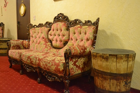 Lobby sitting area. Monte Kristo Hotel