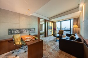 Junior Suite | Living area | 32-inch LCD TV with cable channels, TV