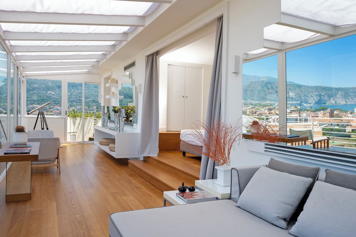 Executive-suite - terrasse - havudsigt | 1 soveværelse, minibar, pengeskab på værelset, skrivebord