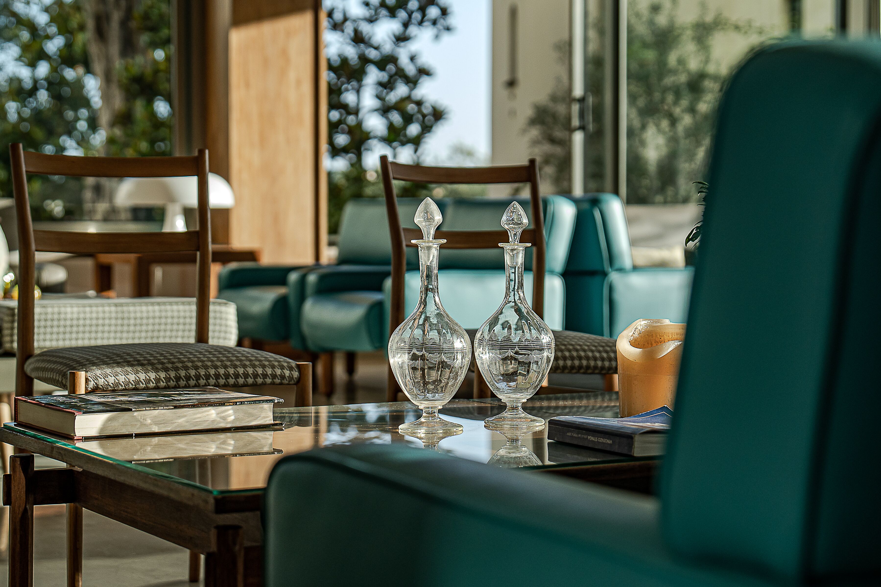 2 bars/lounges, poolside bar