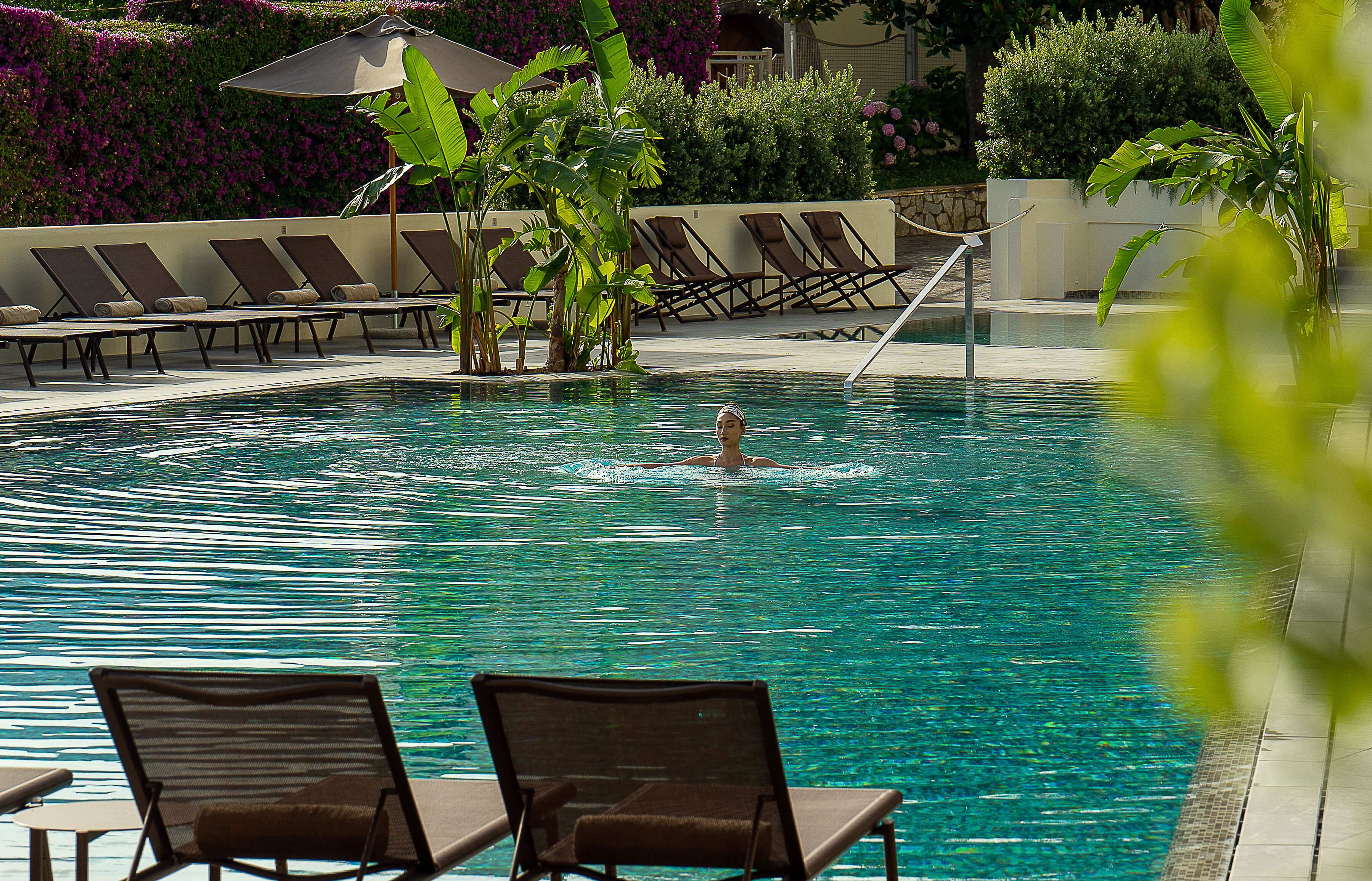 2 outdoor pools, open 8:30 am to 6:00 pm, pool umbrellas, pool loungers