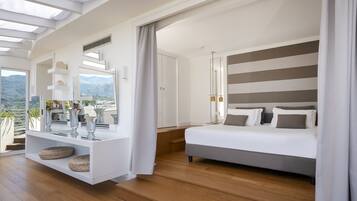 Executive-Suite, Terrasse, Meerblick | Minibar, Zimmersafe, Schreibtisch, Verdunkelungsvorhänge