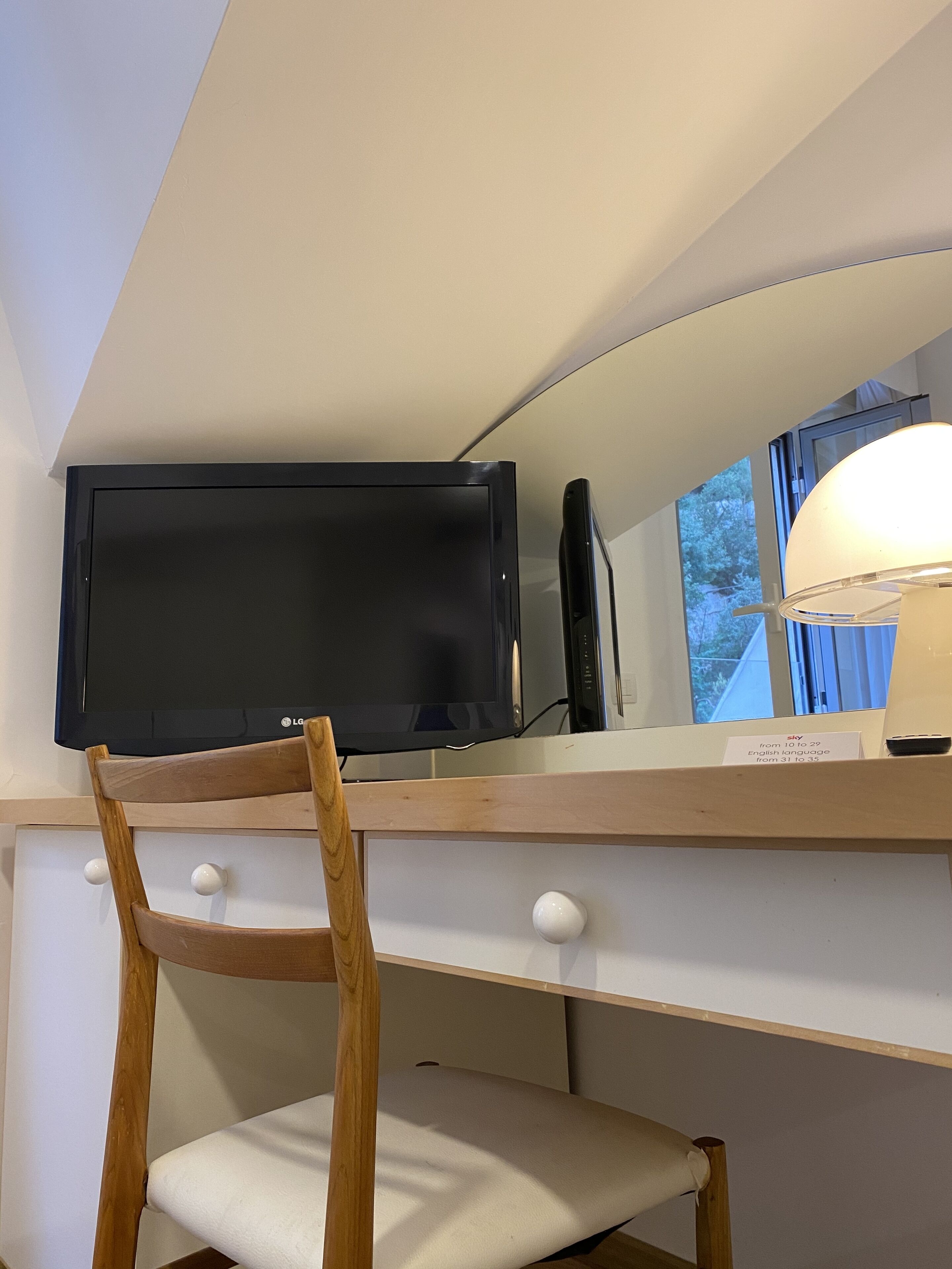 economy room | 1 bedroom, minibar, in-room safe, desk