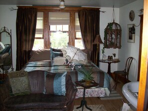 Suite, 2 Schlafzimmer, Nichtraucher (English Garden) | Bügeleisen/Bügelbrett, kostenloses WLAN, Bettwäsche