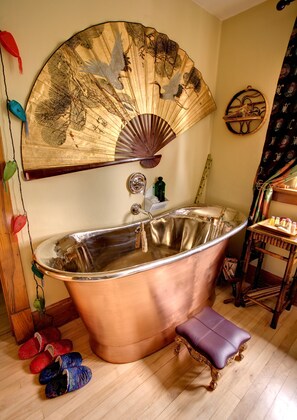 Quarto, 1 cama Queen, para não fumantes (Love at First Site) | Ferros/tábuas de passar roupa, Wi-Fi de cortesia, roupa de cama