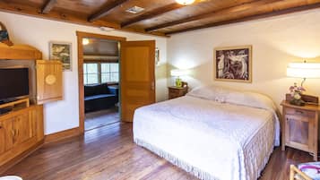 Deluxe Suite (Tropical Bird)