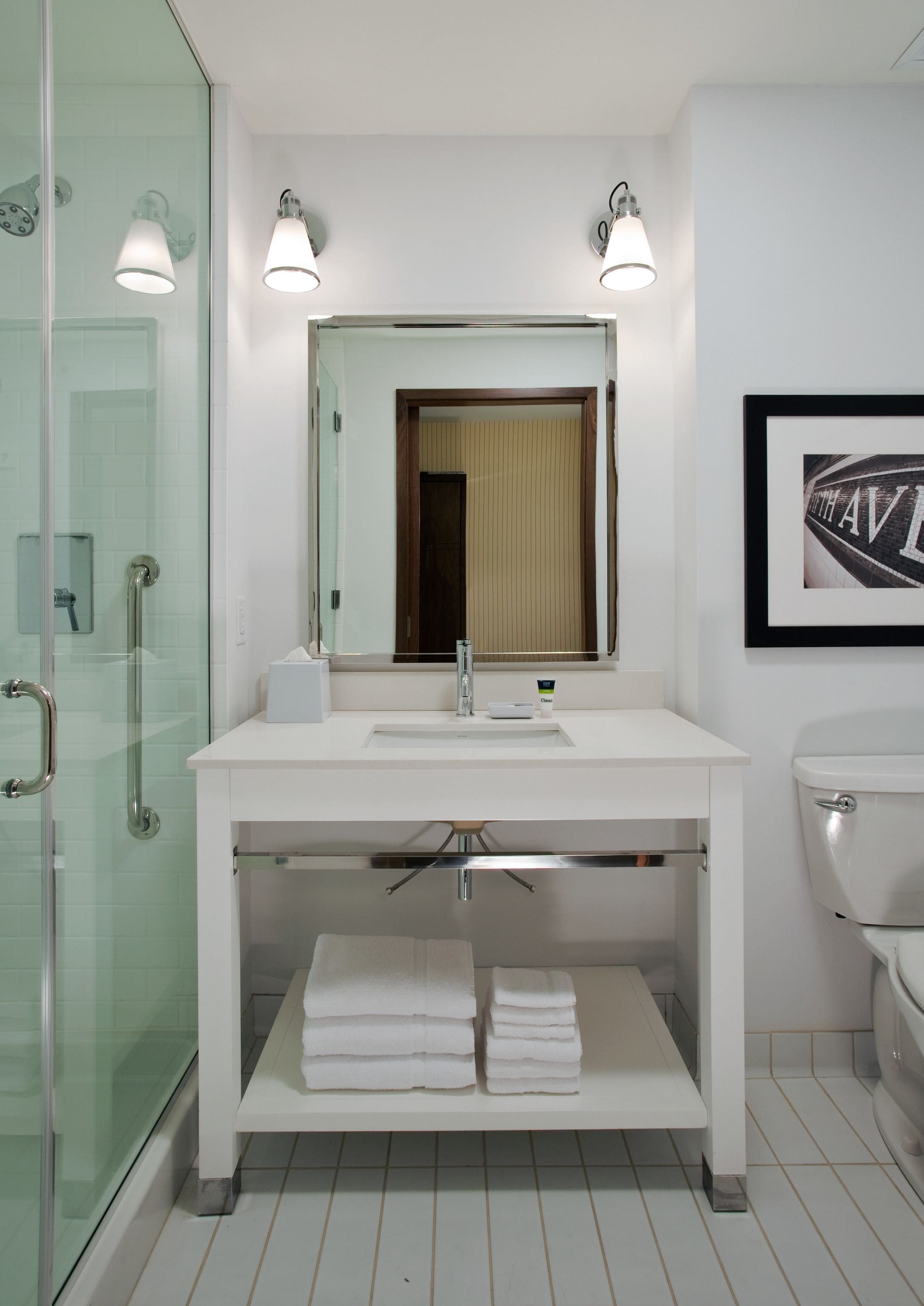 combined shower/bathtub, free toiletries, hair dryer, towels