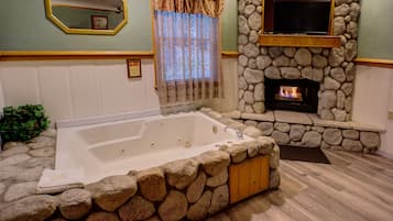 Standard Room, 1 King Bed, Jetted Tub | Premium bedding, in-room safe, individually decorated