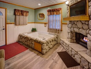 Standard Room, 1 King Bed, Jetted Tub | Premium bedding, in-room safe, individually decorated - Cathy's Cottages (Big Bear City)