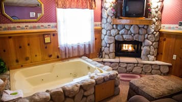 Standard Room, 1 King Bed, Jetted Tub | Premium bedding, in-room safe, individually decorated