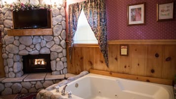 Standaard kamer, 1 kingsize bed, bubbelbad | Badkamer | Gratis toiletartikelen, een haardroger, handdoeken, zeep