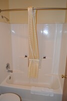 Ducha, secador de pelo, toallas