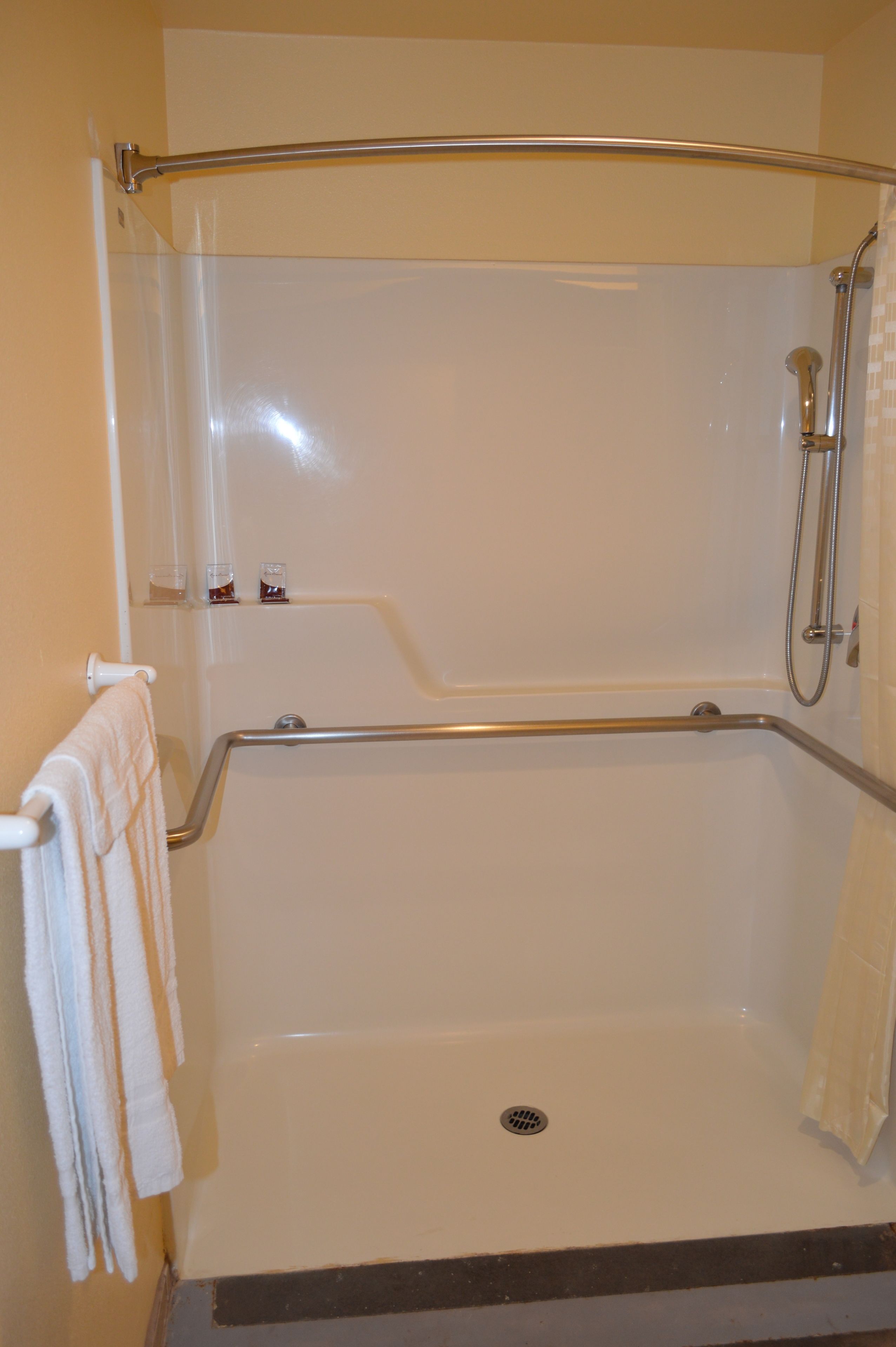 Standard Double Room, 2 Double Beds, Non Smoking | Bathroom shower