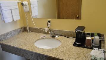 Standard Room, 1 Queen Bed, Non Smoking | Bathroom sink