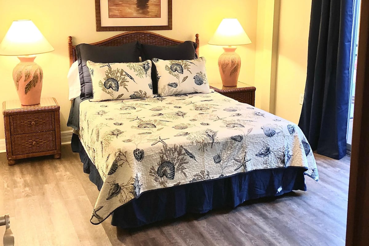 Condo, 2 Bedrooms, 2 Bathrooms | 3 bedrooms, individually decorated, individually furnished
