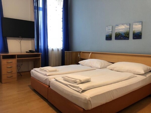 Egyptian cotton sheets, in-room safe, iron/ironing board, free WiFi