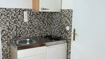 Family Room with Kitchen | Private kitchen | Fridge, microwave, cookware/dishes/utensils