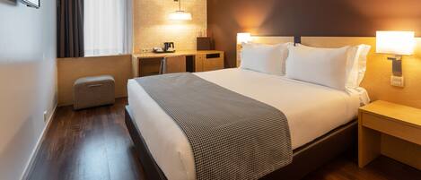 Comfort Double Room | Minibar, in-room safe, desk, soundproofing