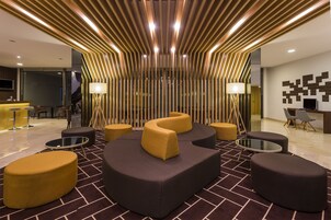 Área de estar no saguão