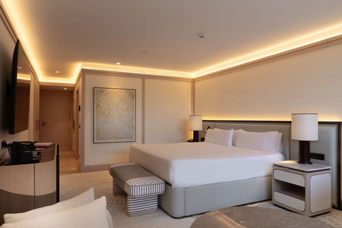 Egyptian cotton sheets, premium bedding, minibar, in-room safe