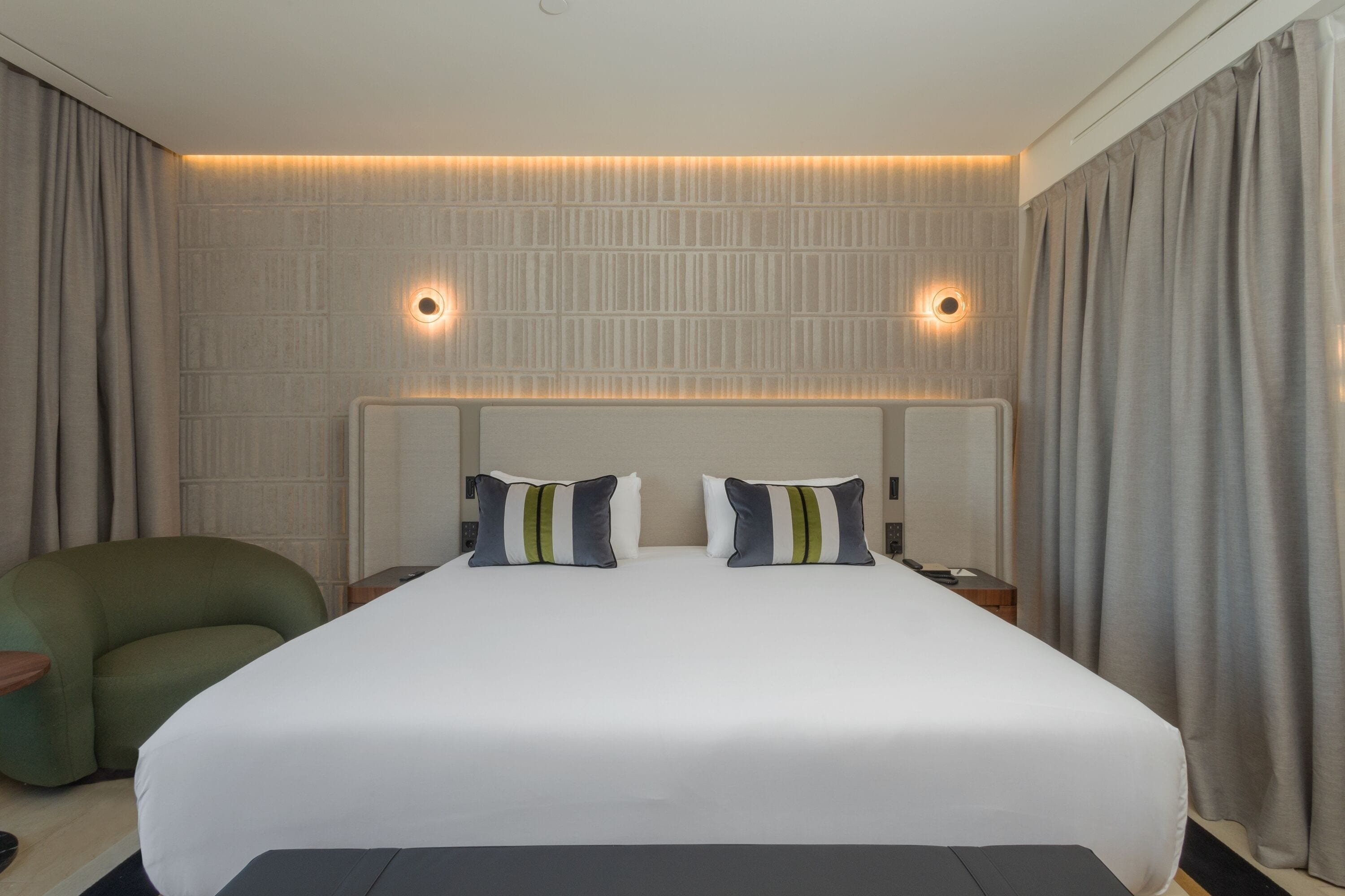 Habitación Deluxe, vista al mar | Sábanas de algodón egipcio, ropa de cama de alta calidad y minibar 