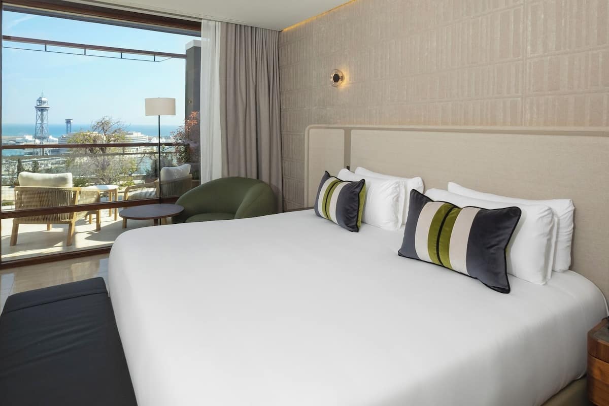 Egyptian cotton sheets, premium bedding, minibar, in-room safe