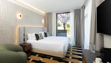 Habitación Deluxe, vista a la ciudad | Sábanas de algodón egipcio, ropa de cama de alta calidad y minibar
