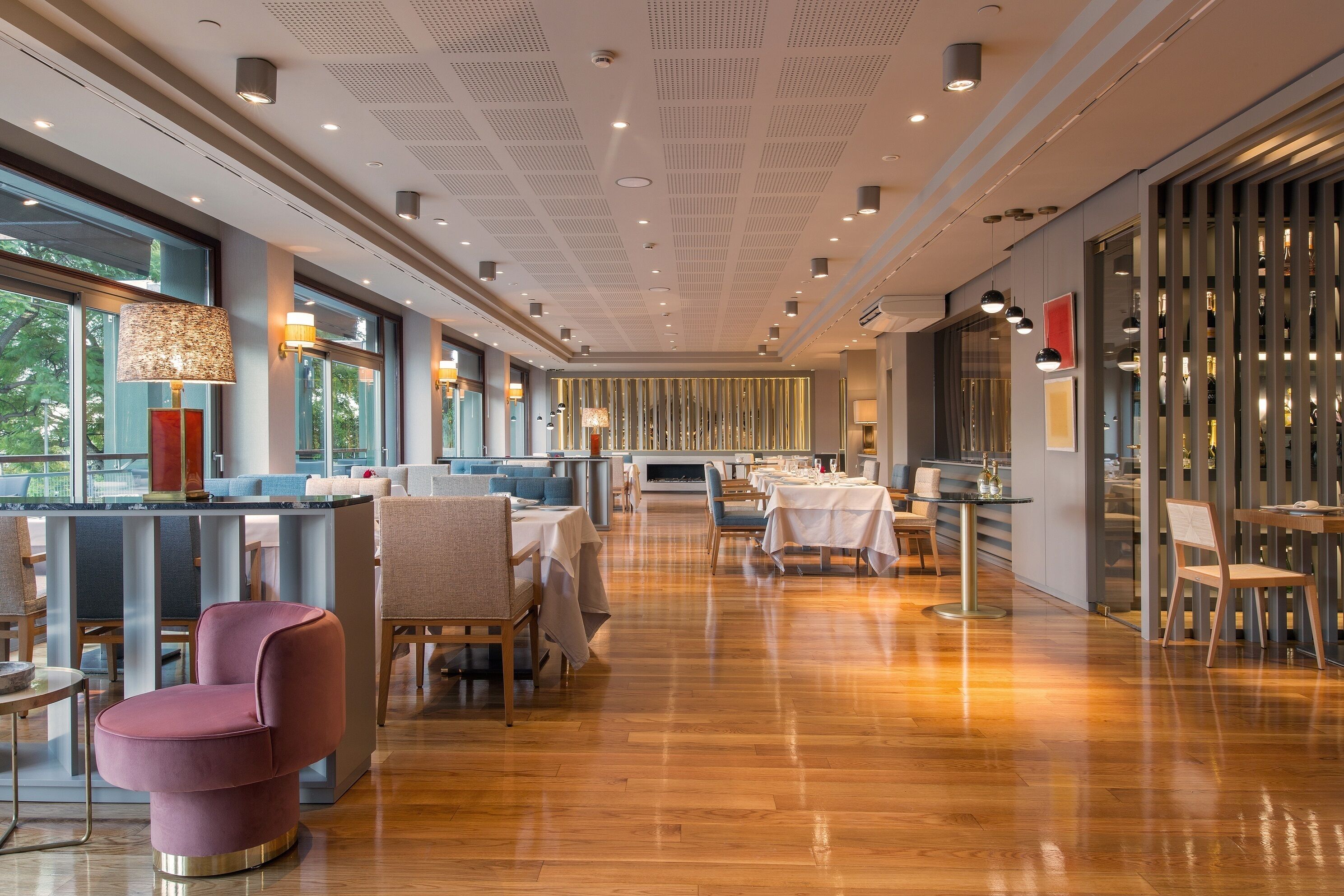 breakfast, lunch, dinner served; sea views