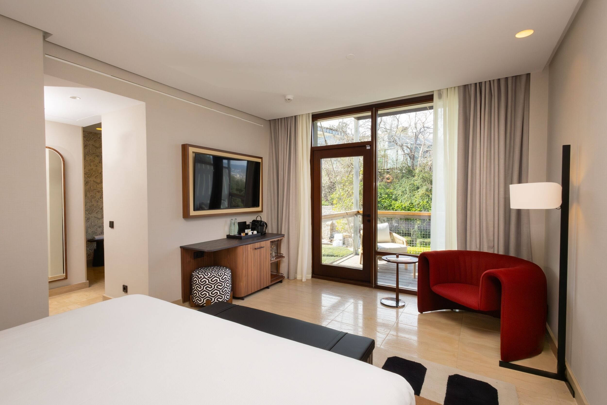 Allergikerbettwaren, Minibar, Zimmersafe, Schreibtisch