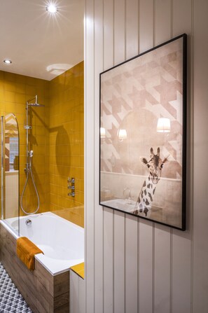 Cottage | Bathroom | Free toiletries, hair dryer, bathrobes, slippers - The Glenmorangie House (Tain)