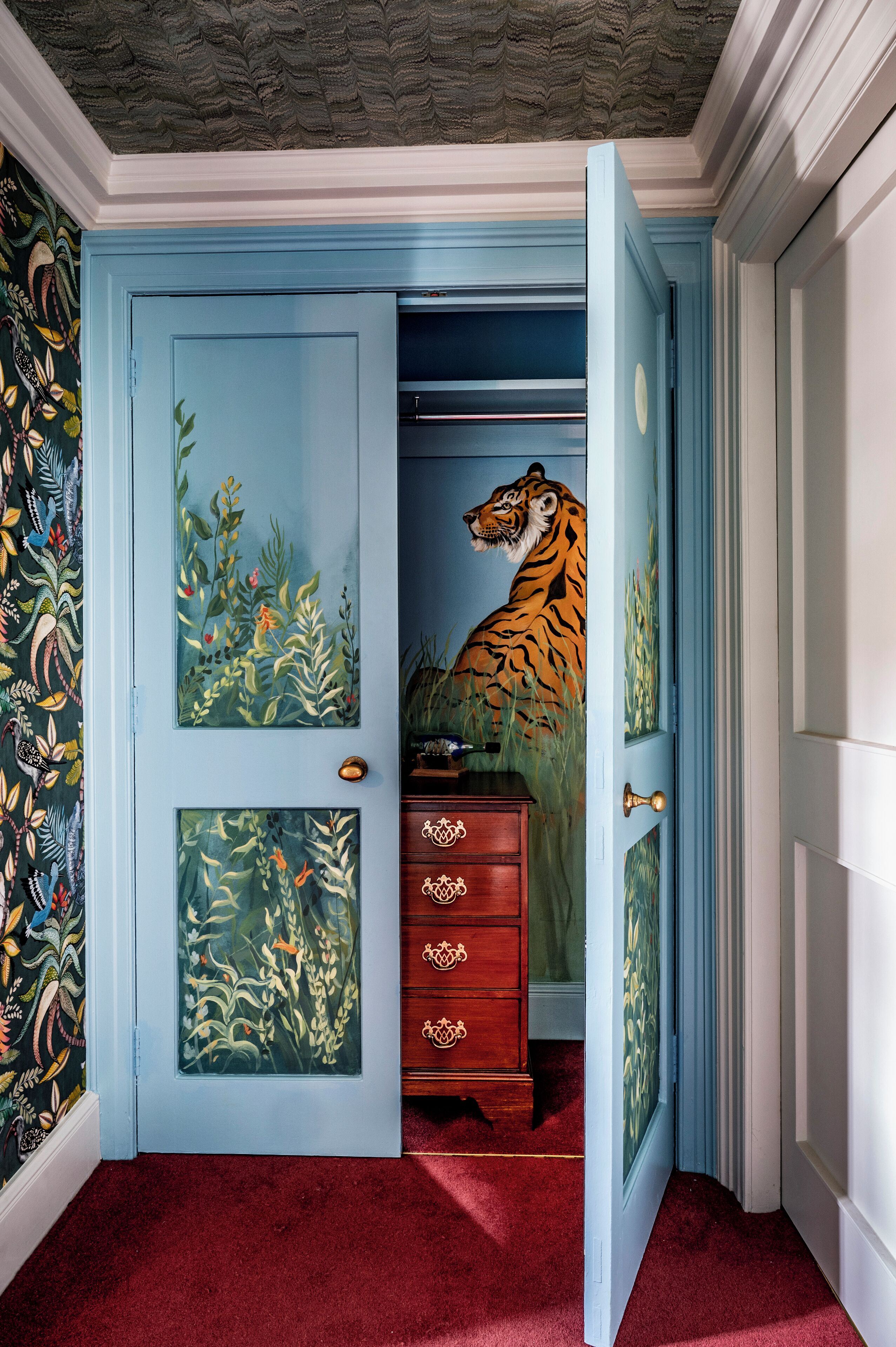 four poster king bed | hypo-allergenic bedding, individually decorated, individually furnished