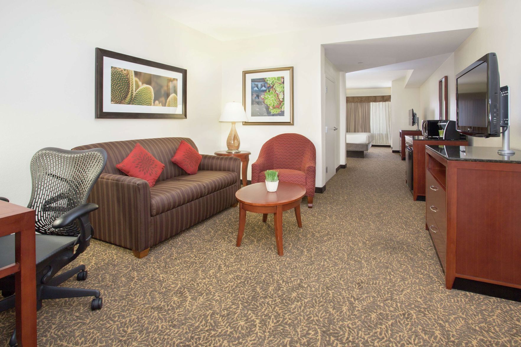 Living area | 10-inch LCD TV with premium channels, TV