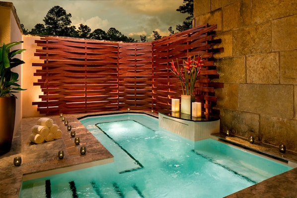 Sauna, Whirlpool, Dampfbad, Körperbehandlungen, Aromatherapie