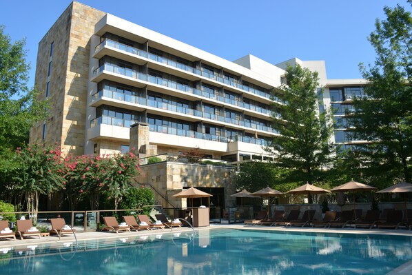 Seasonal outdoor pool