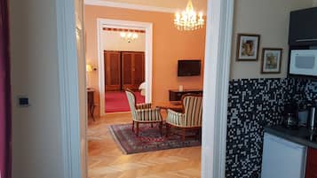 Superior Apartment (2 rooms, 4 persons) | Individually decorated, individually furnished, desk, laptop workspace