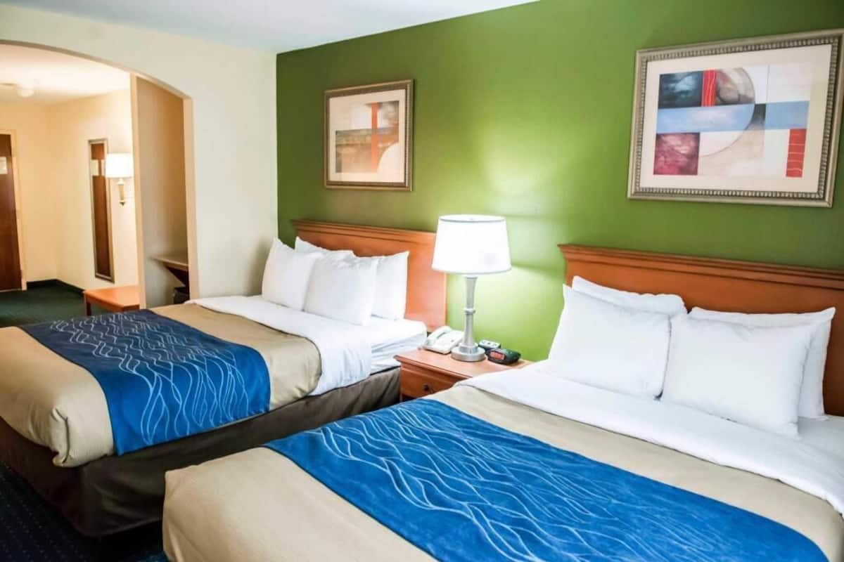 Laptop workspace, iron/ironing board, free WiFi, bed sheets
