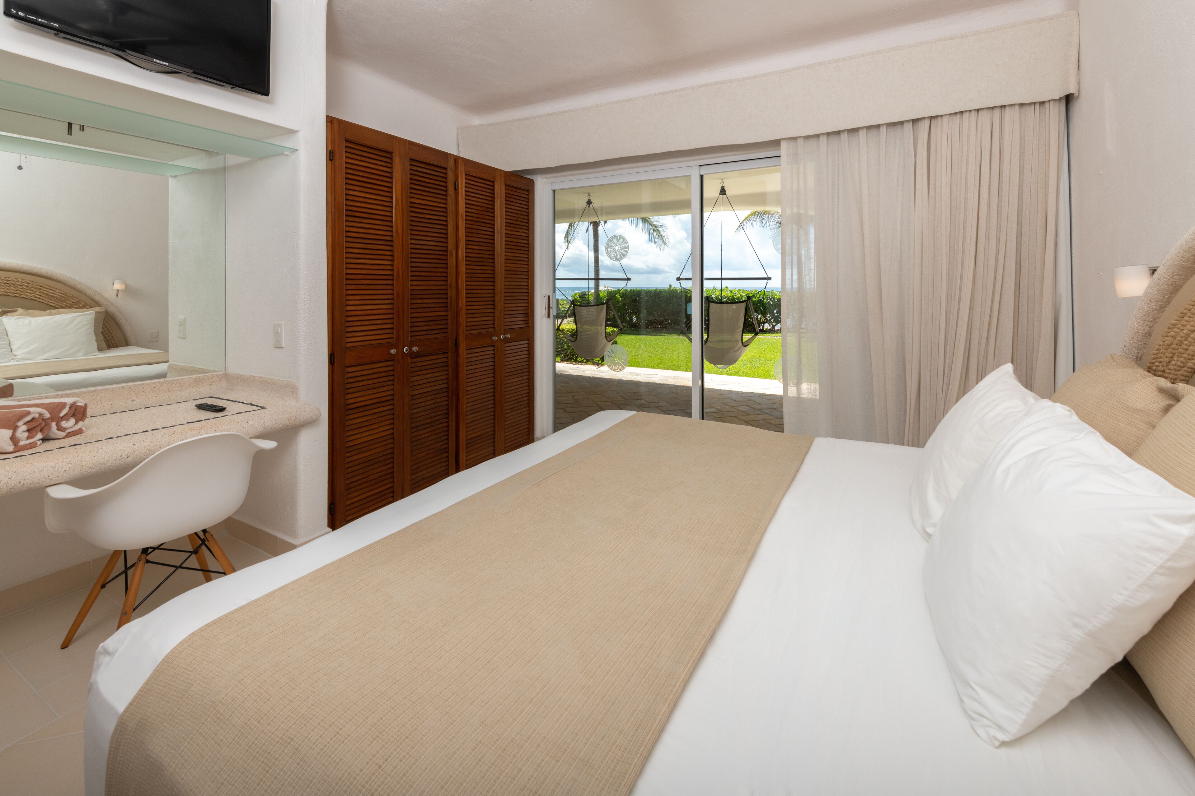 Caja de seguridad en la habitación y decoración personalizada 