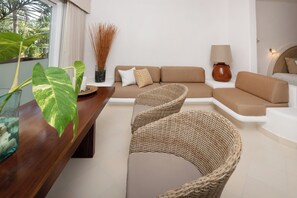 In-room safe, individually decorated, desk, blackout curtains - Las Villas Akumal (Akumal)