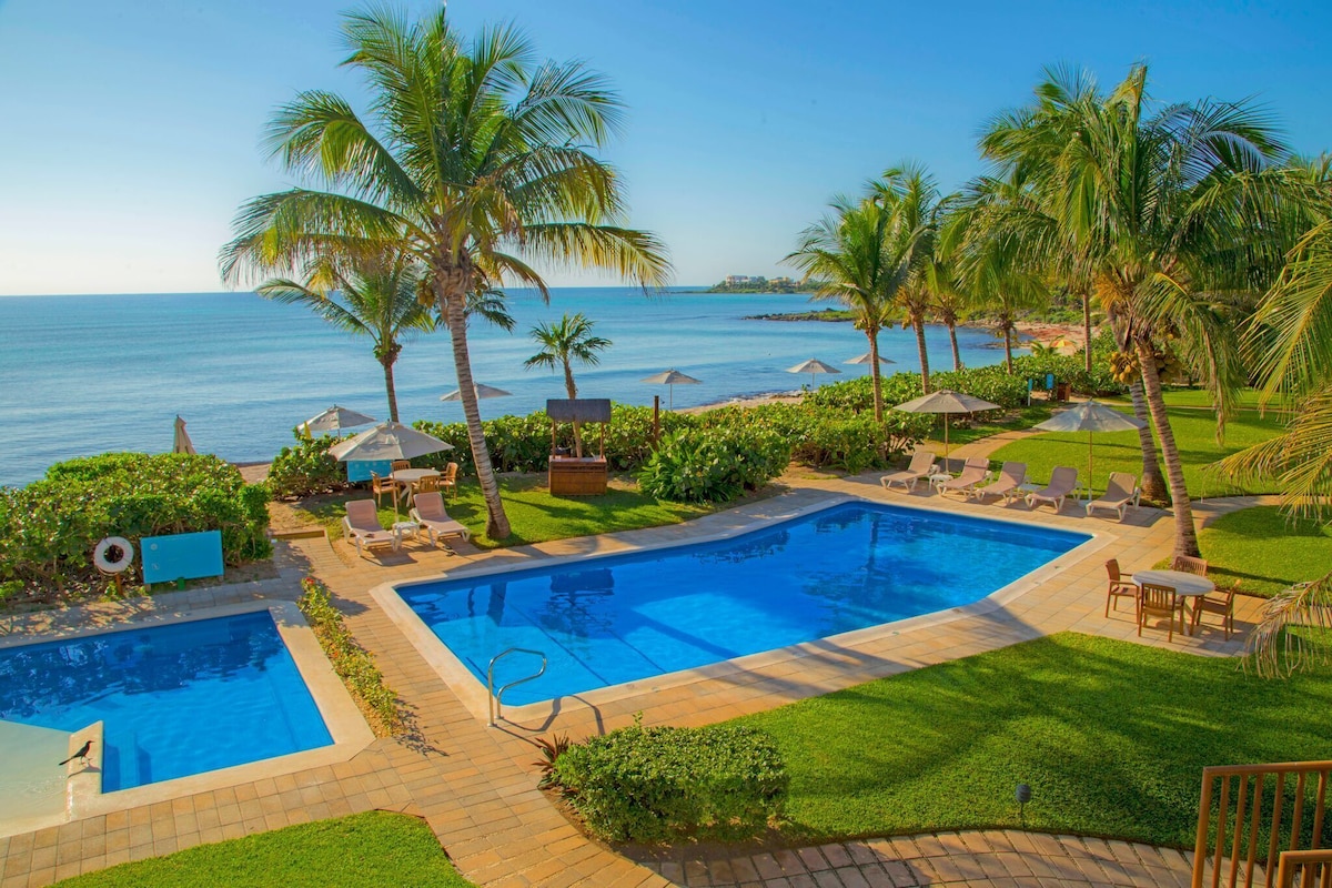 pool area in Las Villas Akumal Mexico near the beach