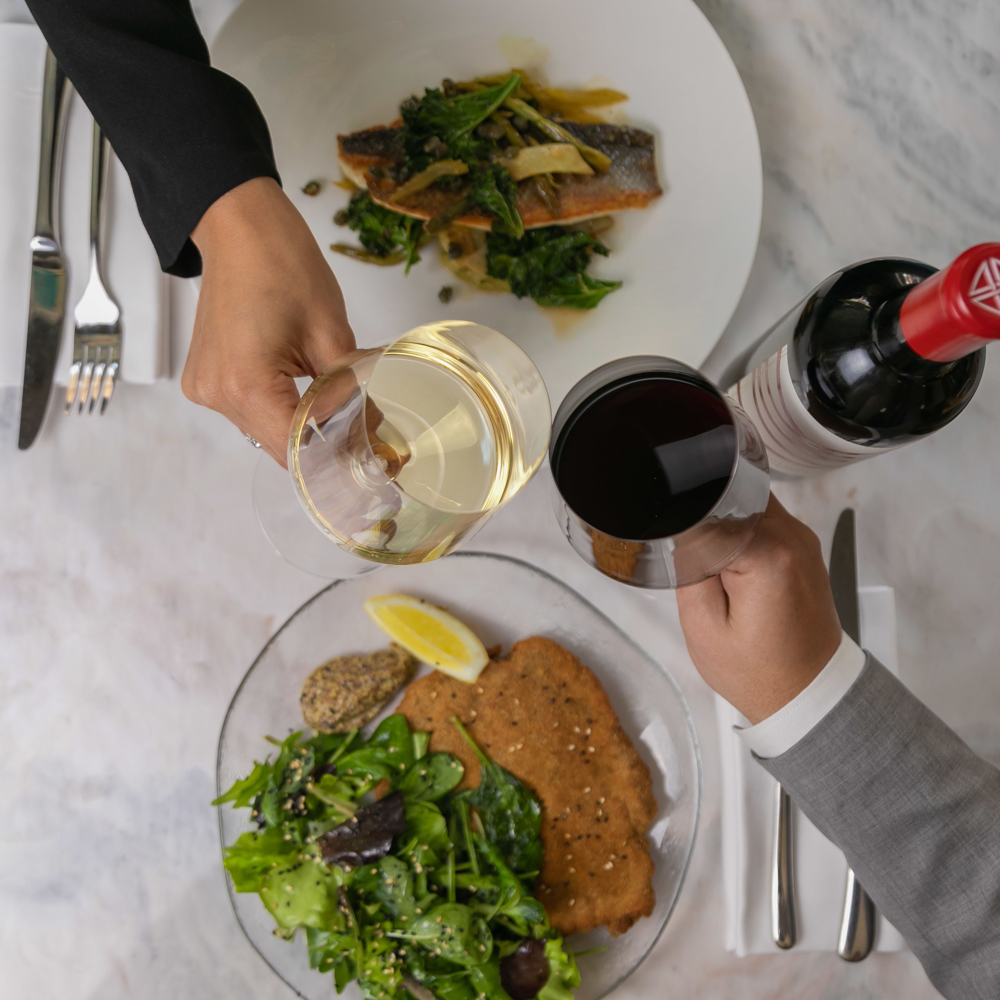 2 restaurants, breakfast, lunch, dinner served; international cuisine