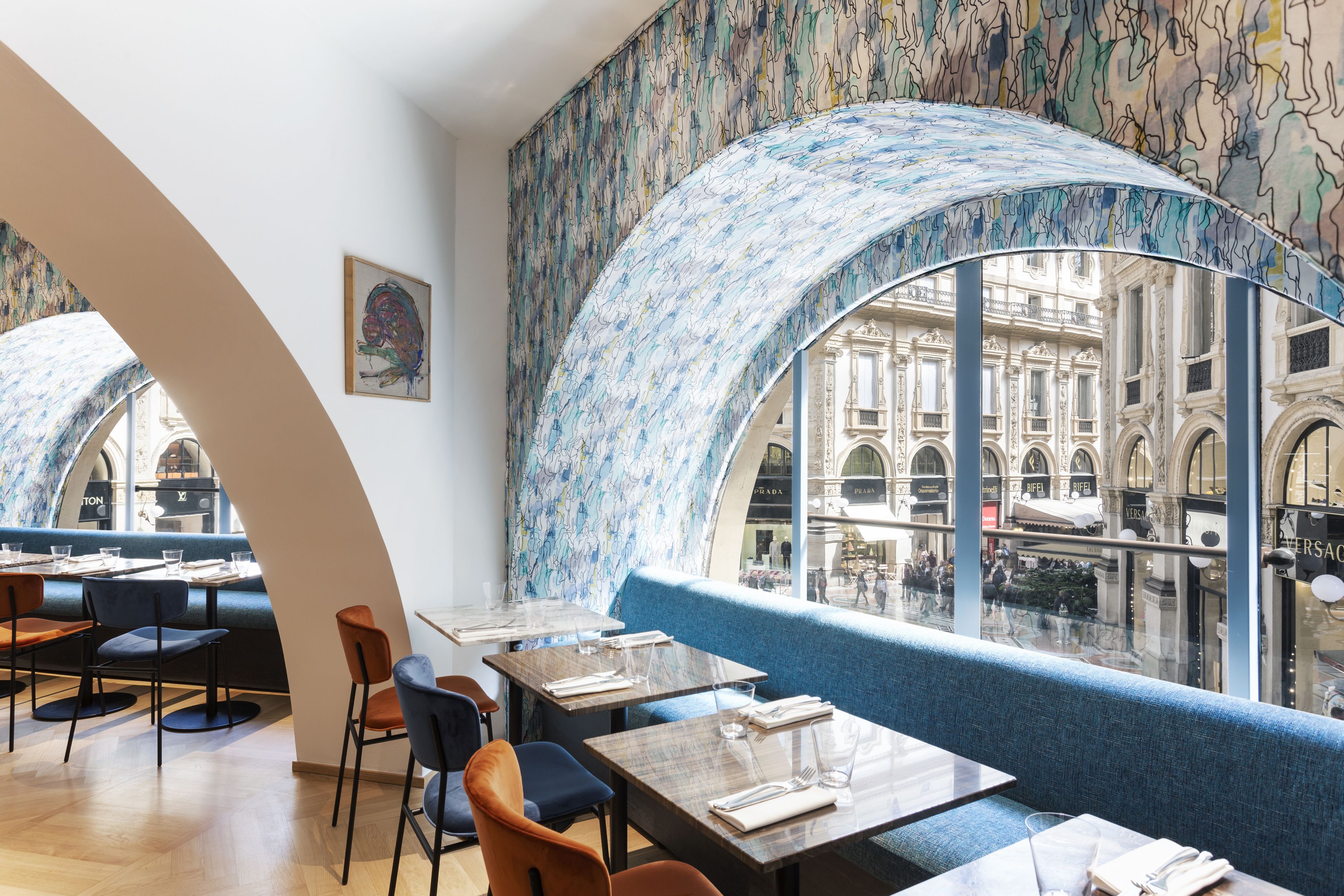 2 restaurants, breakfast, lunch, dinner served; international cuisine