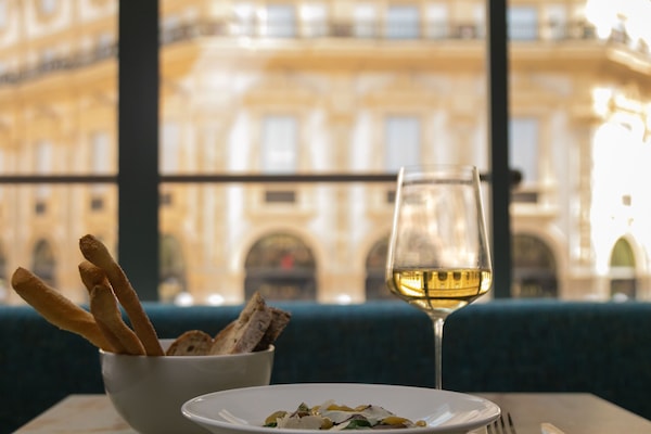 2 restaurants, spécialités Cuisine internationale