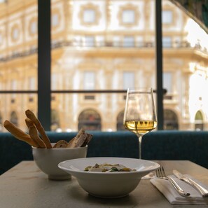 2 Restaurants, Frühstück, Mittagessen, Abendessen, internationale Küche