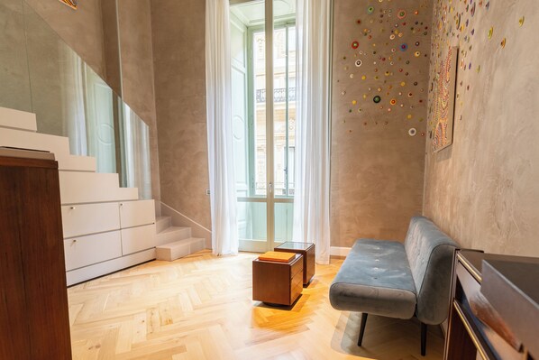 45-inch LED TV with cable channels - Galleria Vik Milano - Townhouse Galleria - Small Luxury Hotels of the World (Milan)